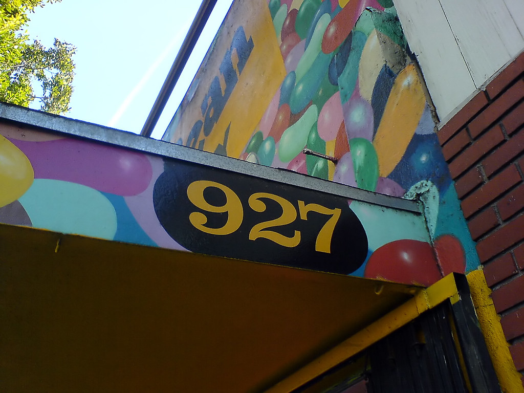 927